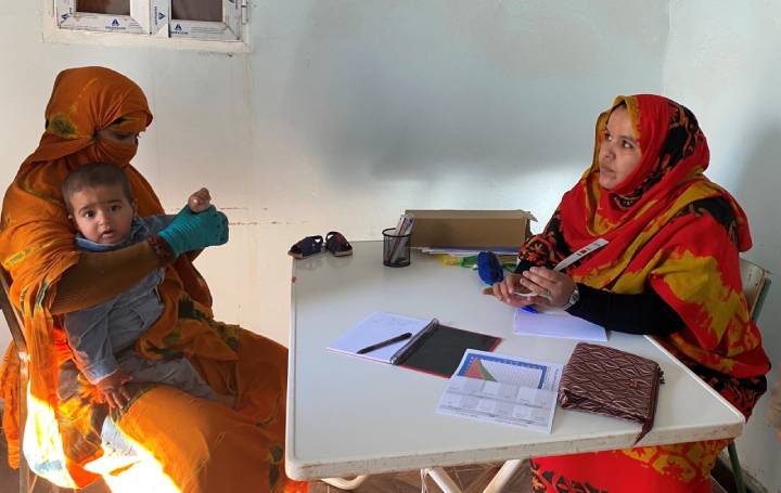 Consulta en un dispensario en un campamento saharaui.