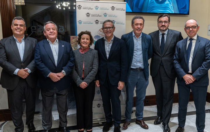 Felipe Couñago, de la Junta Directiva de Asomega y director médico de GenesisCare España; Julio Ancochea, presidente de Asomega; Mariluz Amador, directora médica de Roche; Ramón Reyes, presidente de la AECC; Ramón Mel, deputy CEO de Solti; Luis Paz Ares, jefe de Oncología del 12 de Octubre; y Luis Ramos, director de la Casa de Galicia.