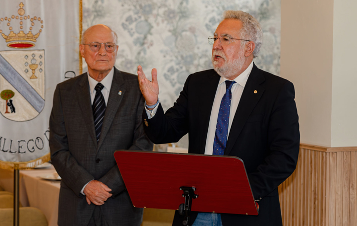 Fernando Rey, director del Centro Gallego de Madrid, y Miguel Santalices, presidente del Parlamento de Galicia.