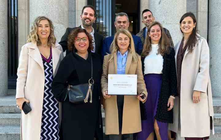 El equipo de GenesisCare tras recibir el premio.