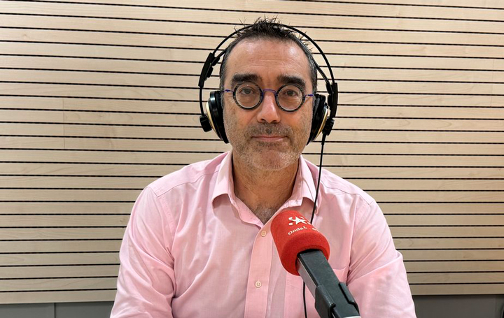 Julián García Feijóo en los estudios de Onda Madrid.