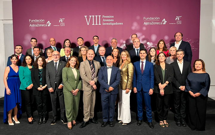 Foto de familia de los ganadores de la octava edición de estos premios convocados por la Fundación AstraZeneca.