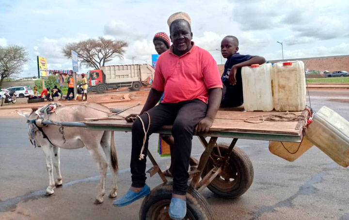 Foto de Camina Senegal con Ibrahima y, en primer término, su padre