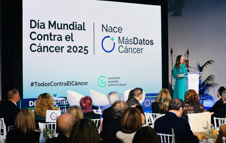 La reina doña Letizia ha presidido el acto central del Día Mundial Contra el Cáncer, en el que se ha presentado "Más Datos Cáncer".