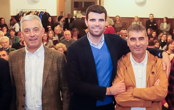 Valentín García gómez, secretario xeral da Linga de la Xunta; Gonzalo Louzao, alcalde de A Estrada; y el escritor Xosé Luna.